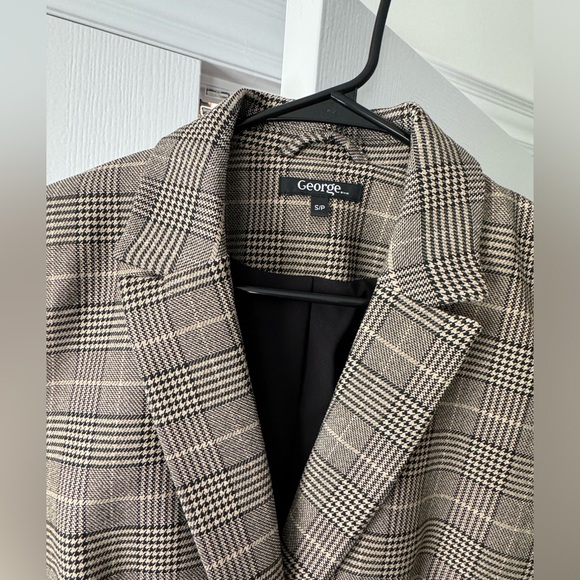 Plaid Patterned Women’s Blazer - Picture 2 of 4